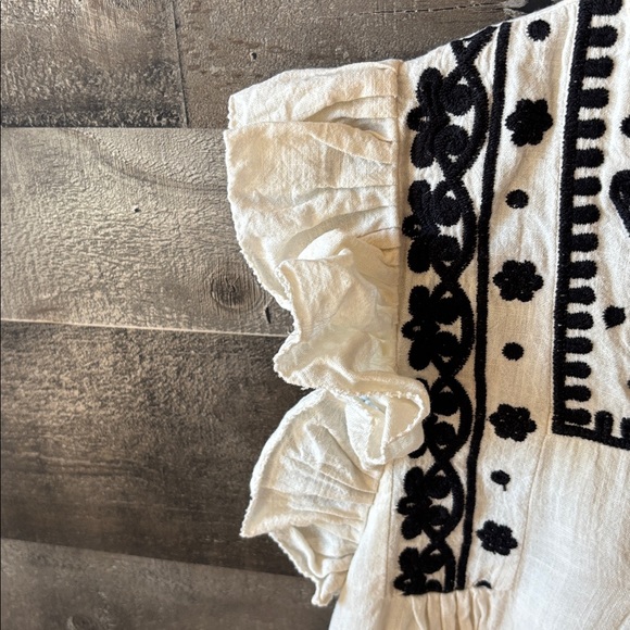 Floral designed top - Picture 2 of 8